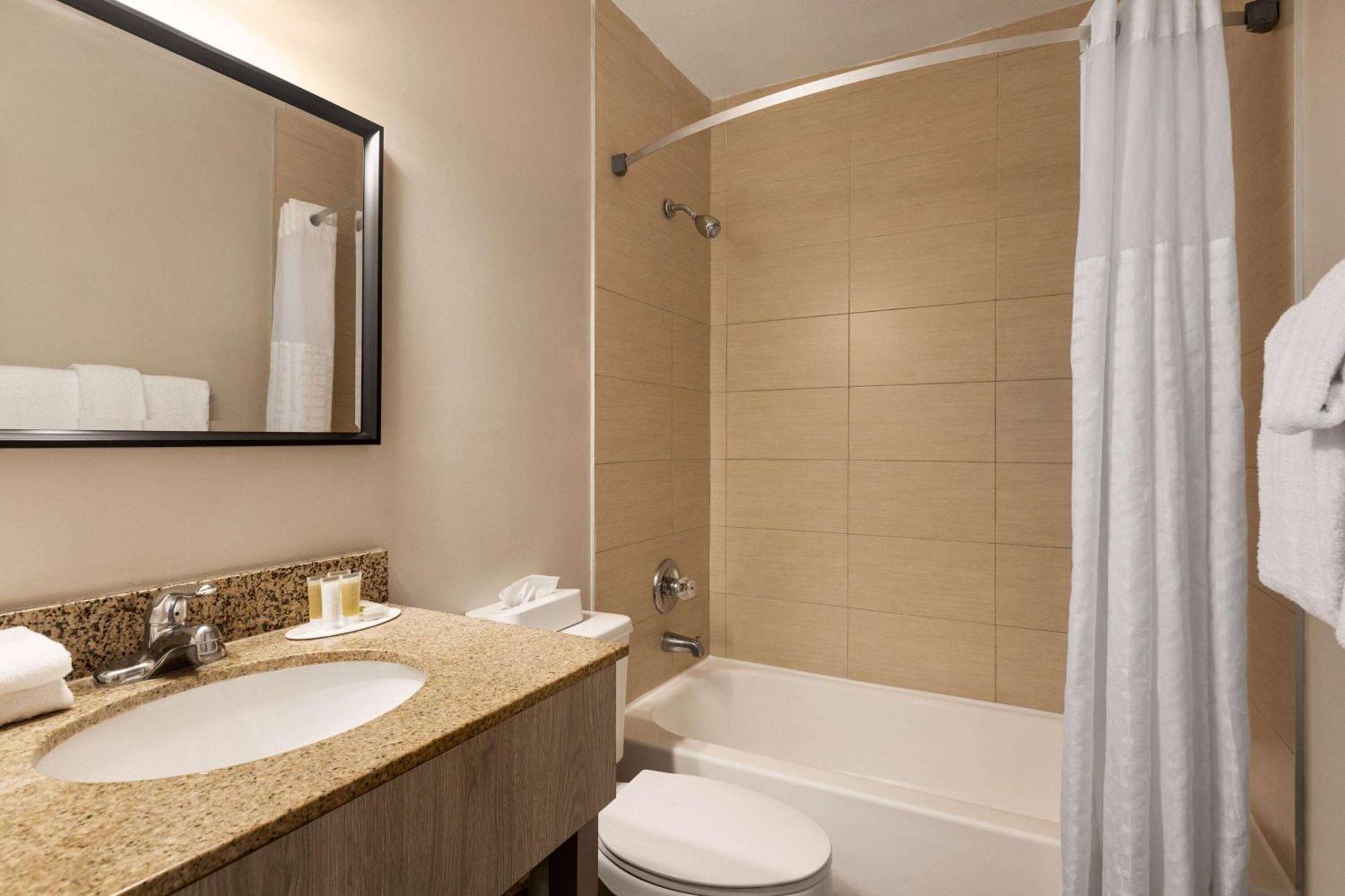 Days Inn By Wyndham Miami Airport North Miami Springs Kültér fotó